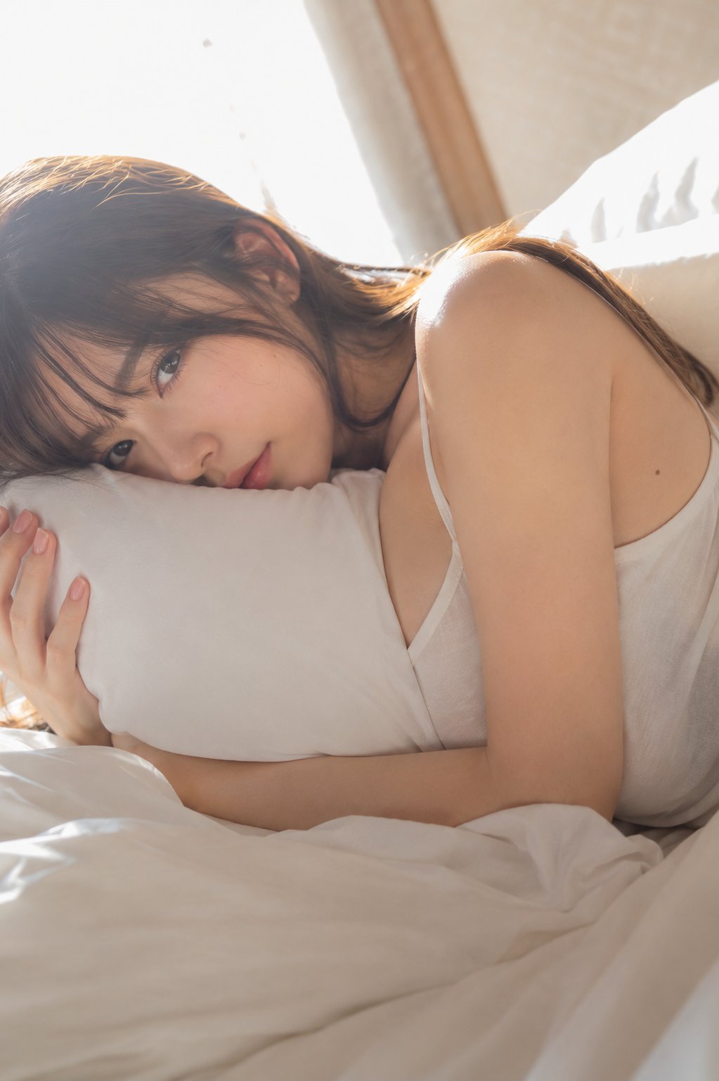 虚构20岁日本女性床边唯美抓拍