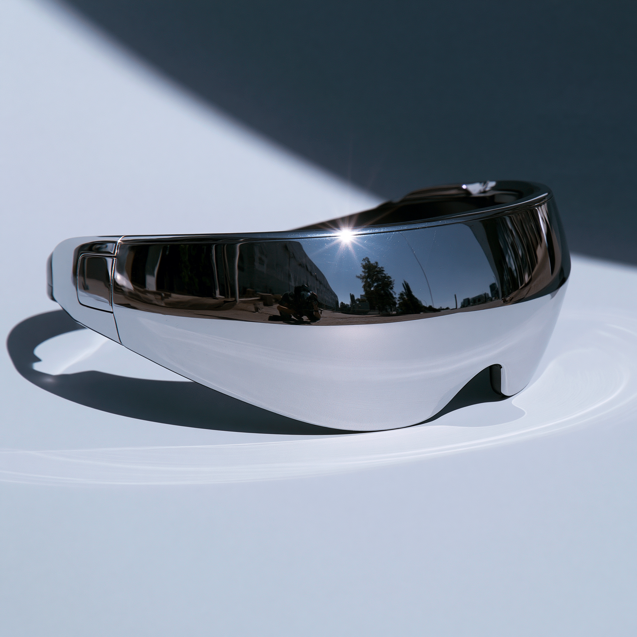 Futuristic thin mirror-like rounded VR visor --profile oudsbf9 --stylize 50 --hd