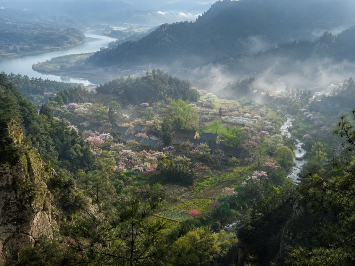 烟雨春山村