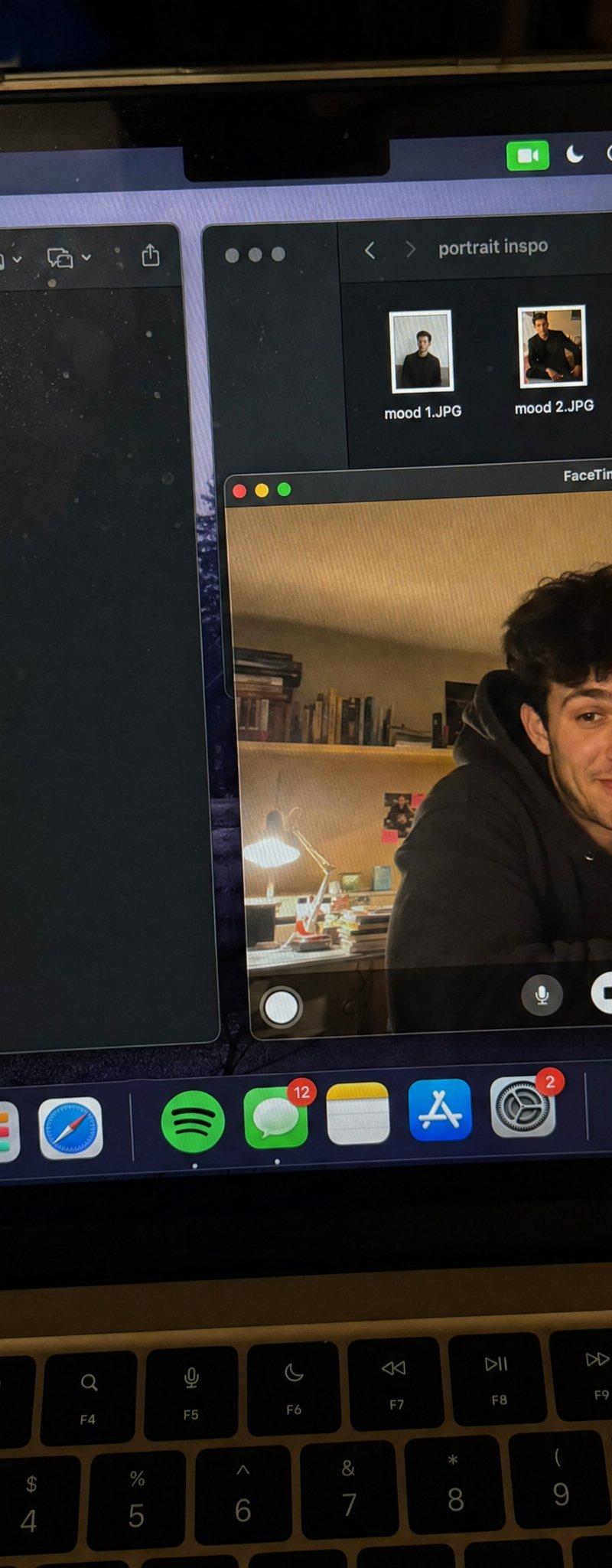 手机拍摄 FaceTime 工作屏幕