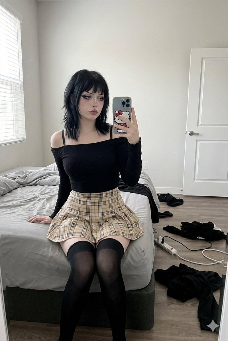 景深效果下的 E-Girl 镜面自拍