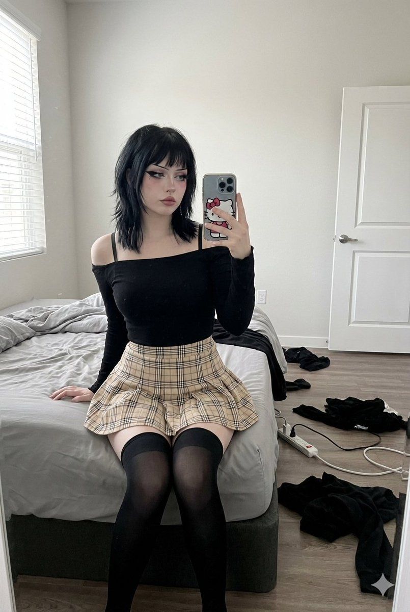 景深效果下的 E-Girl 镜面自拍