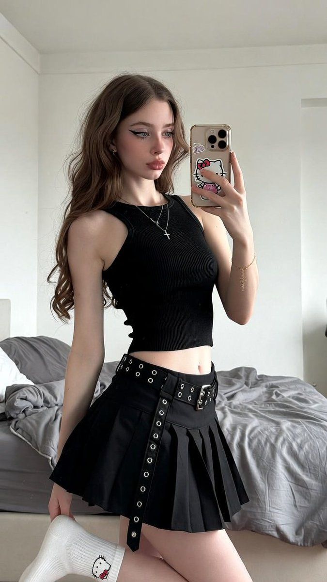 柔和垃圾摇滚风 E-Girl 镜面自拍