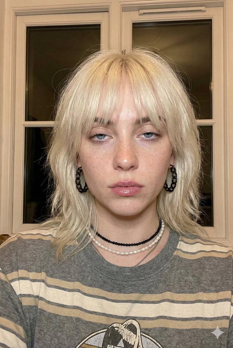 超逼真 Billie Eilish 自拍（金发时期）
