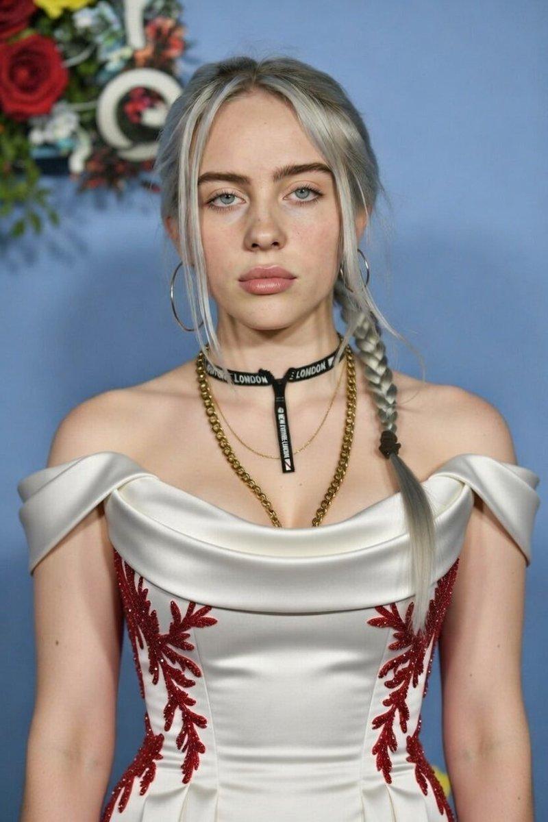 Billie Eilish 红毯造型提示 (乌尔都语/英语)