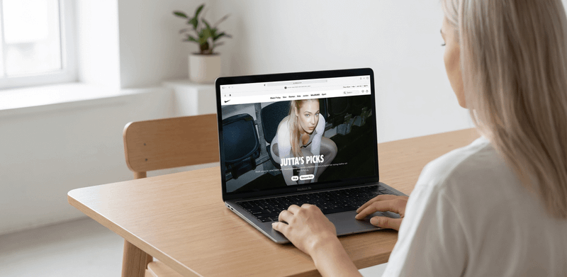 MacBook 样机，用户背影