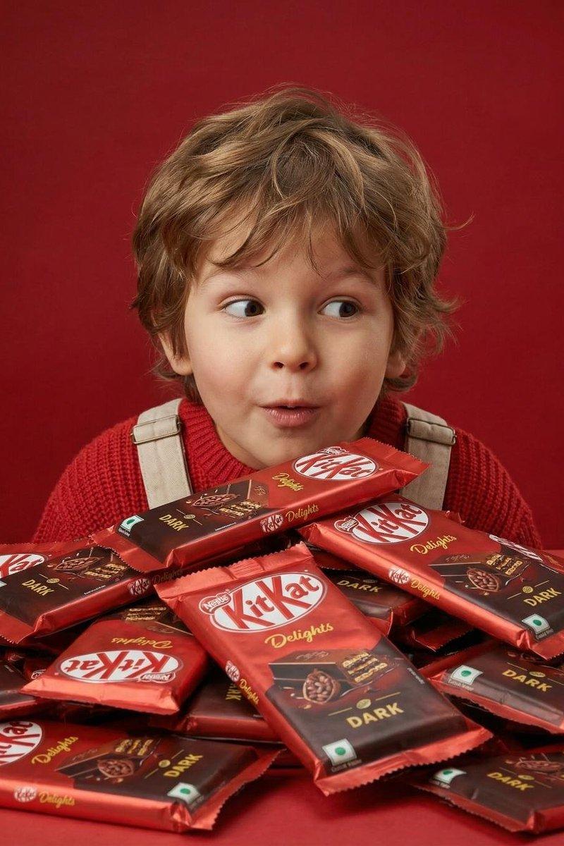 KitKat 黑巧克力产品广告