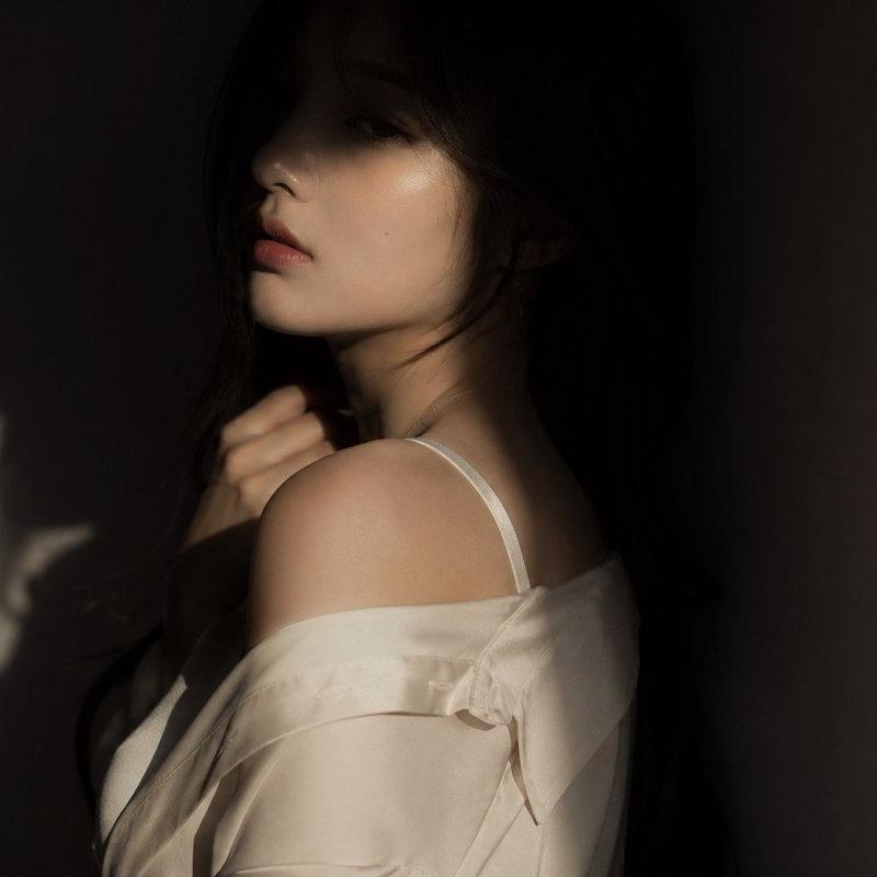 Korean idol shadow editorial: GPT Image 2 prompt