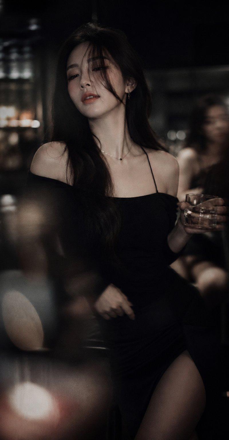 Korean idol nightlife portrait: GPT Image 2 prompt