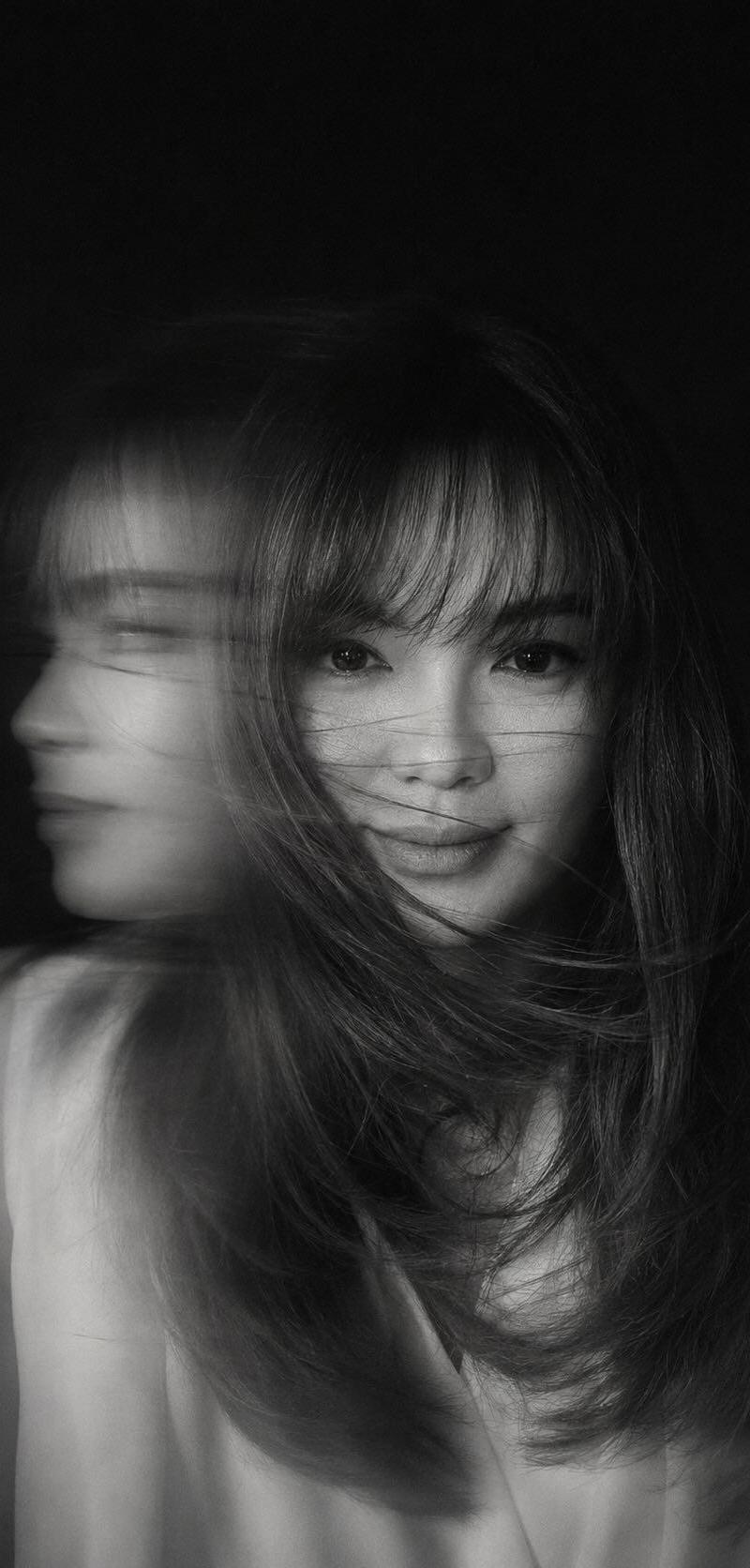 Black-and-white motion blur portrait: GPT Image 2 prompt
