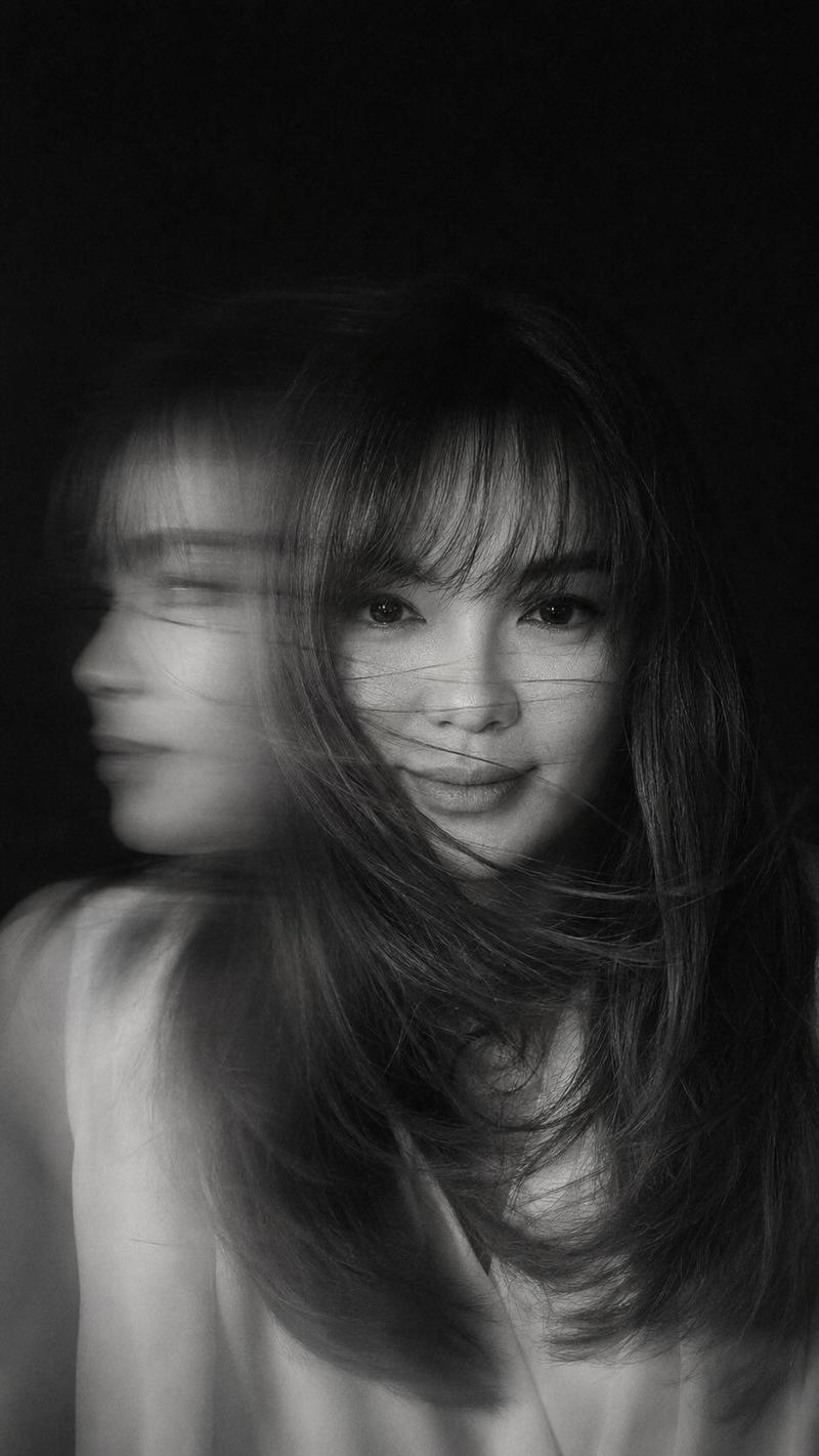 Black-and-white motion blur portrait: GPT Image 2 prompt