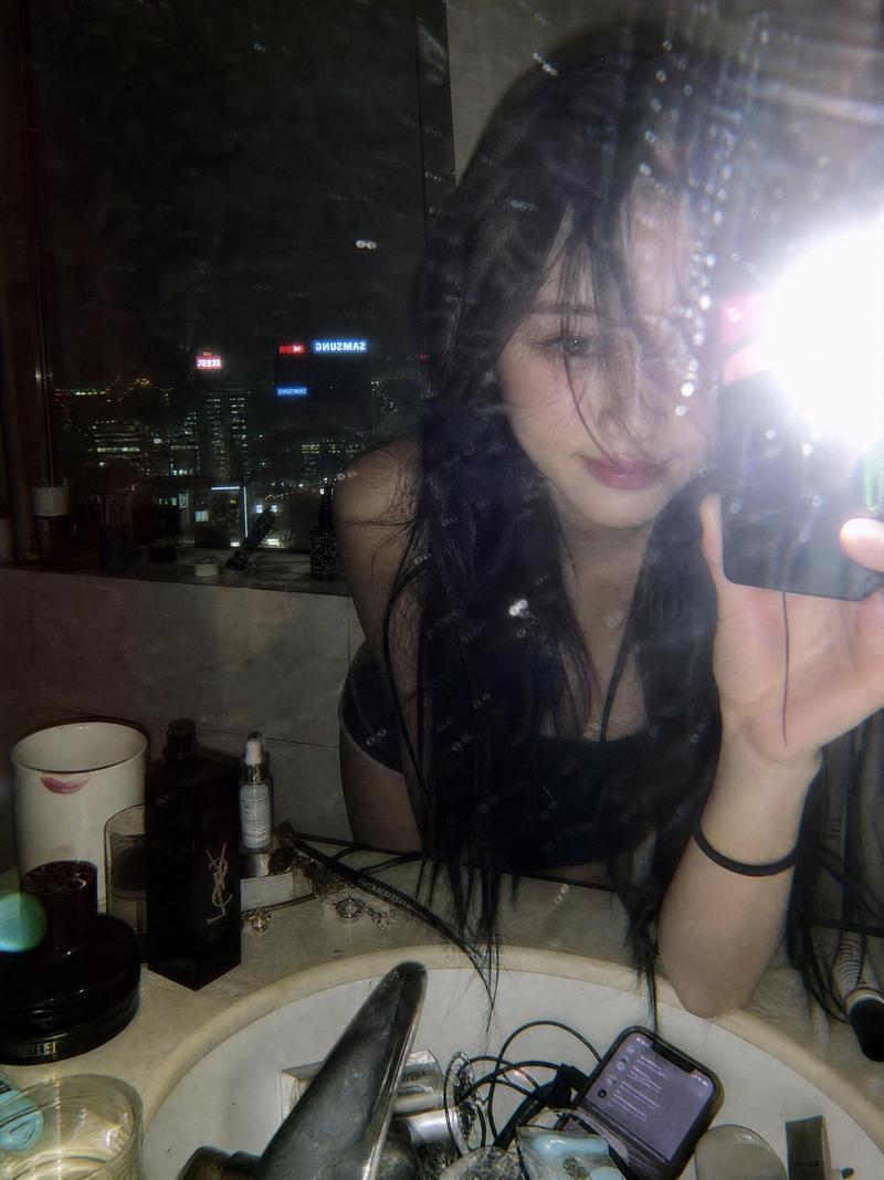 Y2K flash mirror selfie luxury bathroom: GPT Image 2 prompt