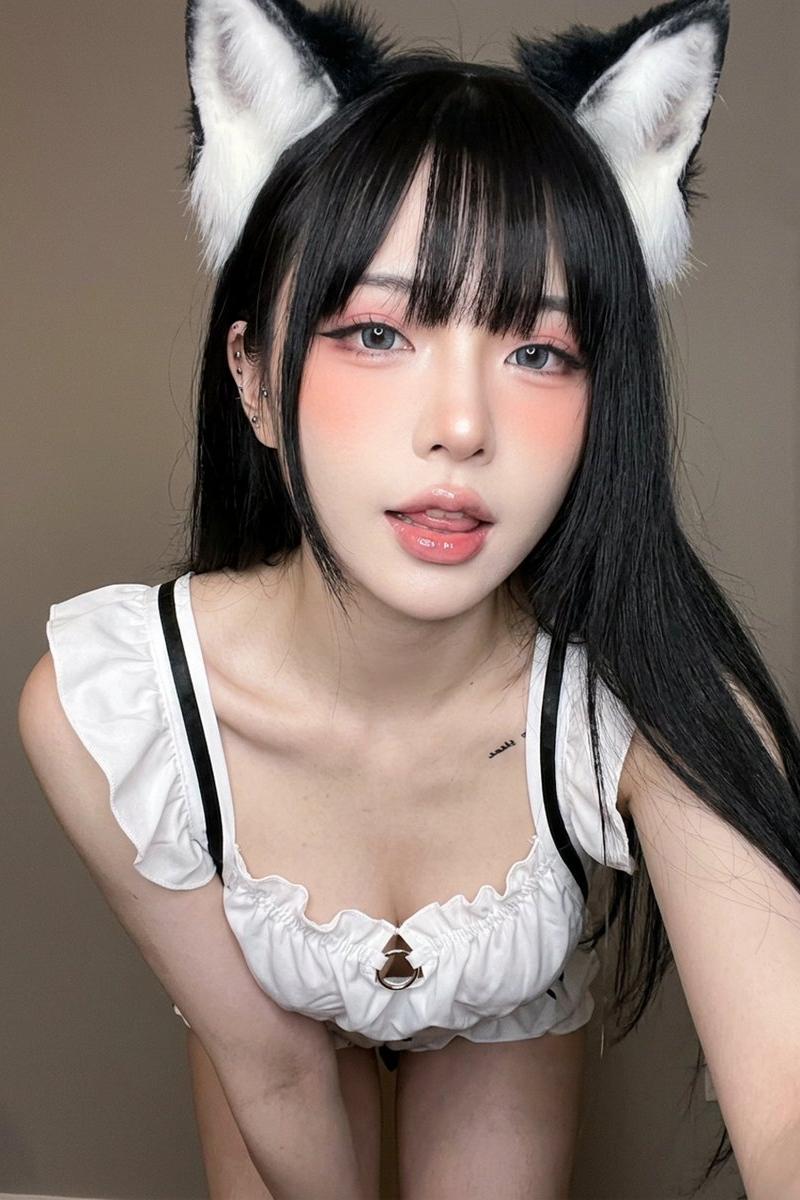 Cosplay catgirl selfie: GPT Image 2 prompt