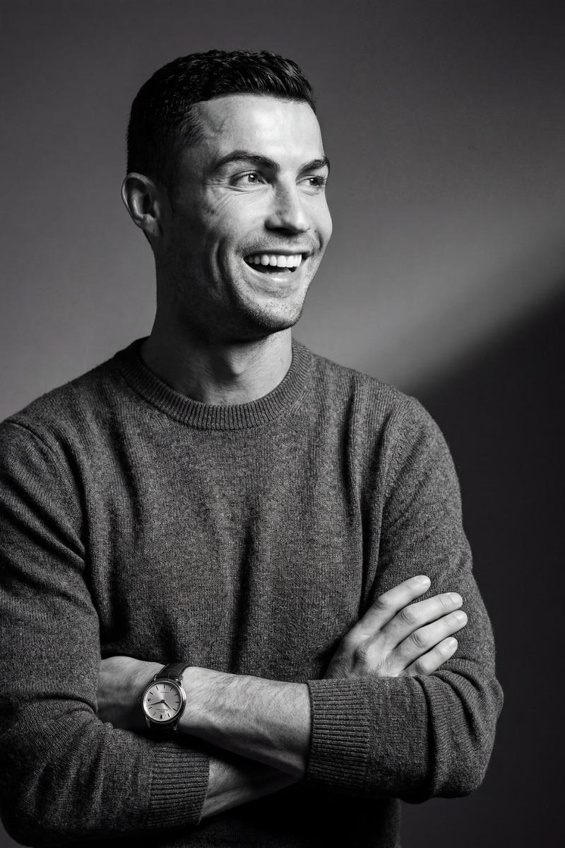 Monochrome football legend portrait: GPT Image 2 prompt