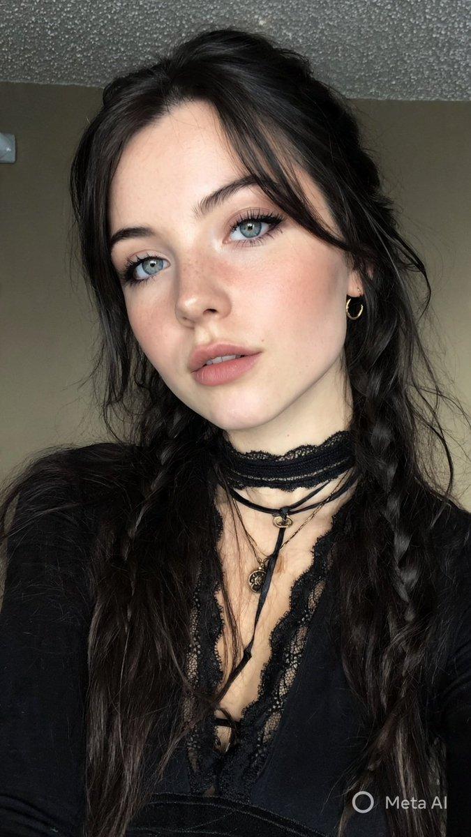 氛围感拉满的 E-girl 软妹哥特风自拍