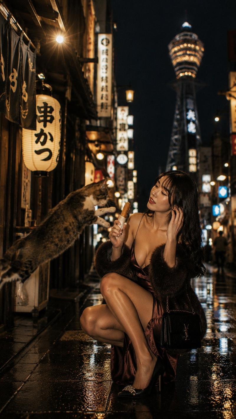 大阪小巷电影感街拍女性与猫