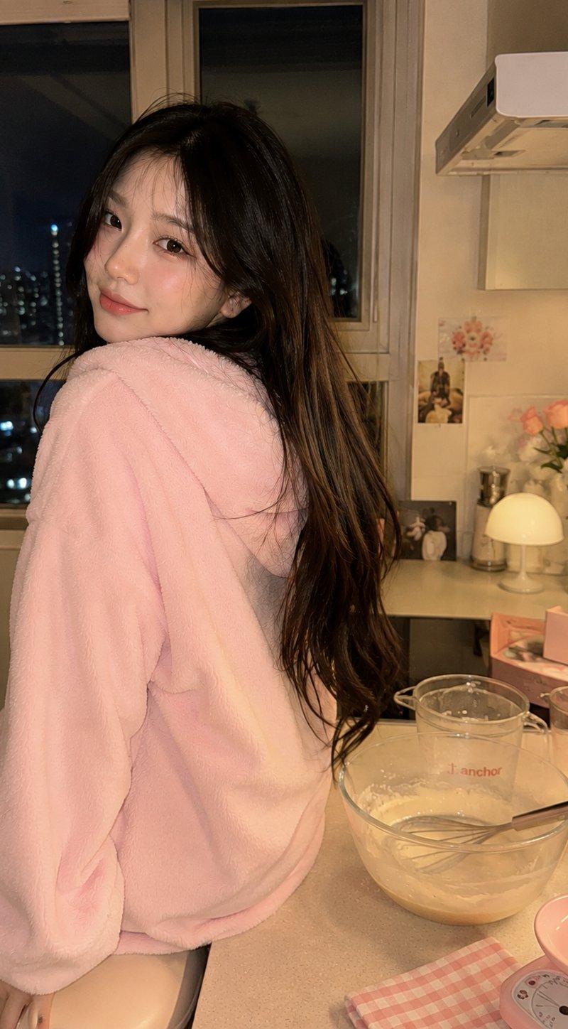 韩国深夜厨房甜美烘焙少女人像