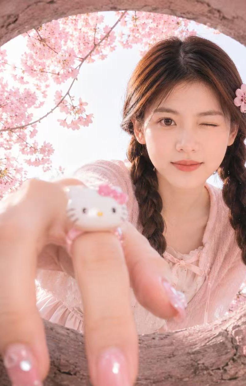 圆形木洞清新鱼眼人像特写