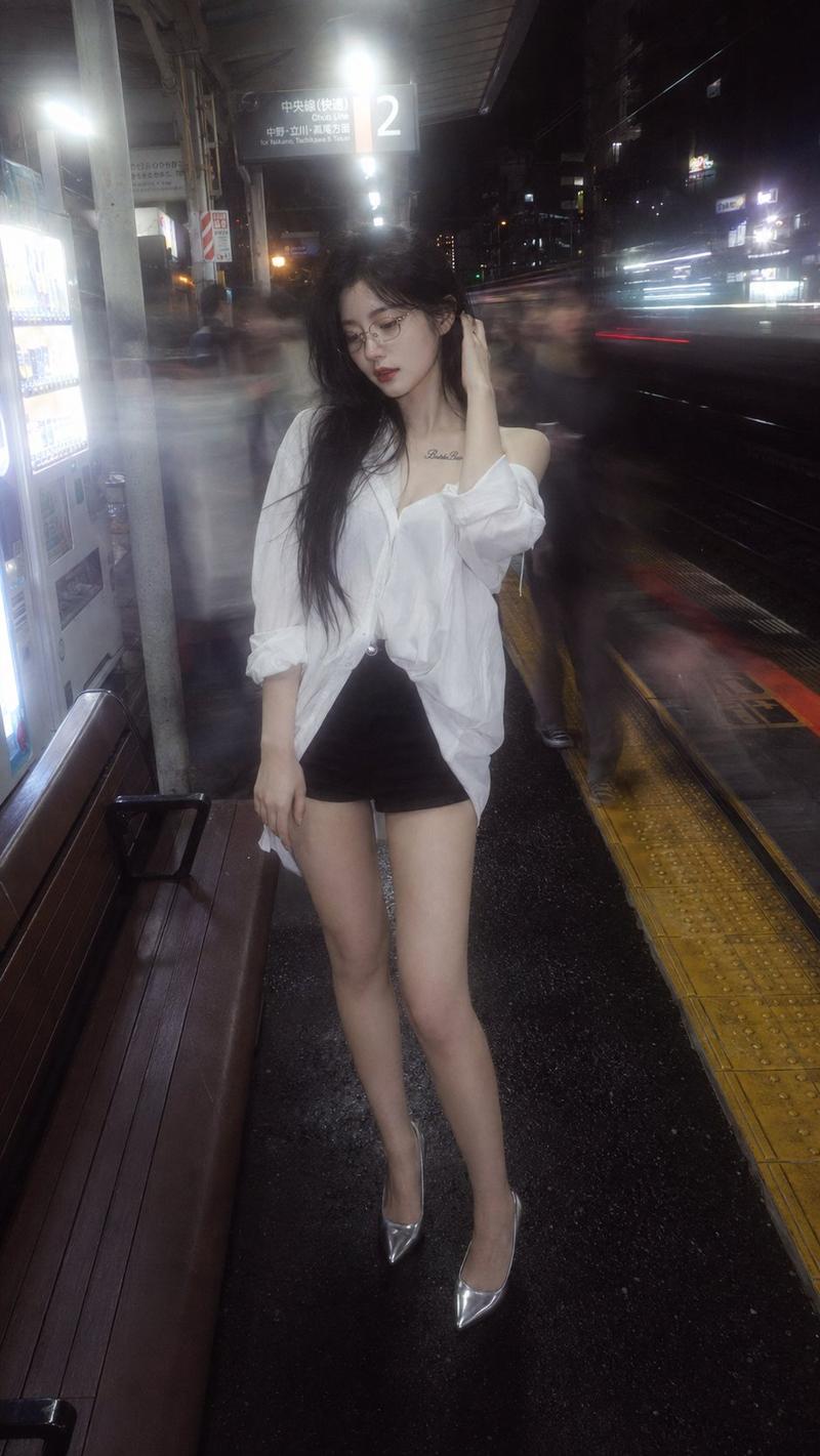 日本偶像风深夜车站人像摄影