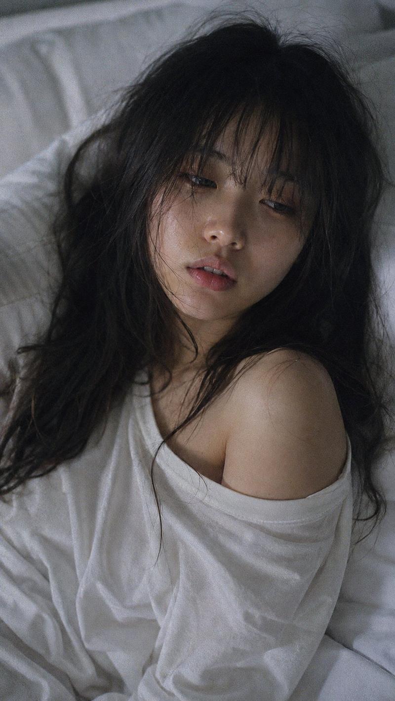 晨间慵懒半梦半醒日本女性人像