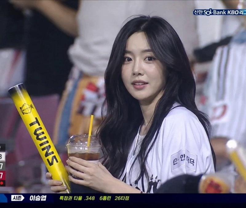 棒球看台韩国美女真实转播镜头