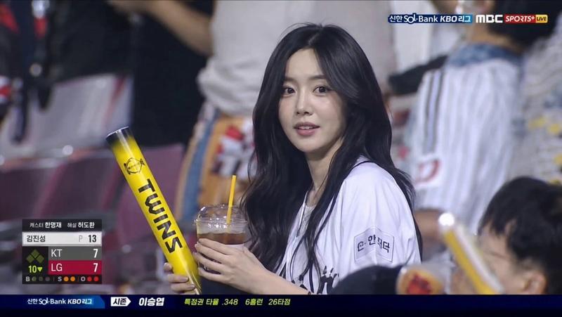 棒球看台韩国美女真实转播镜头