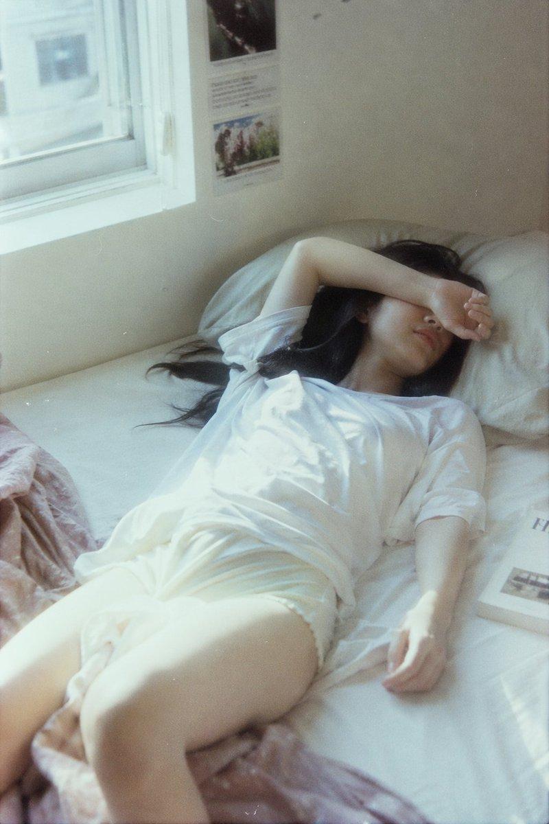 慵懒夏日里的日系胶片少女