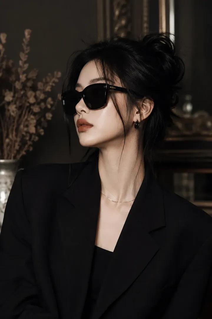 奢华暗黑时尚美学女性特写肖像