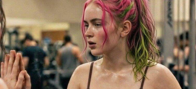 霓虹色高马尾的健身少女