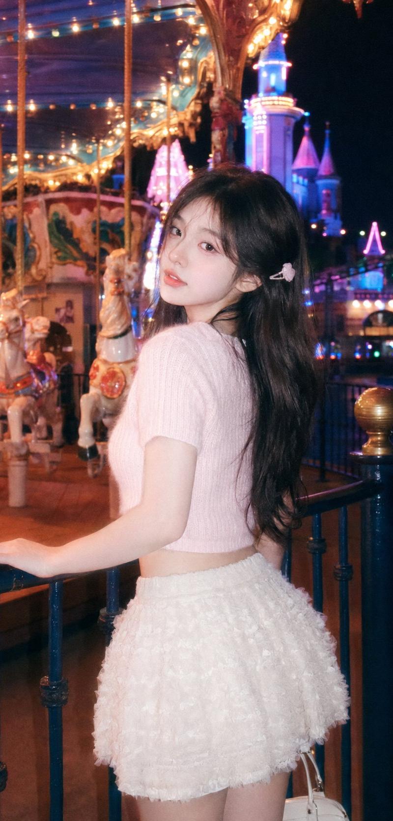 CCD柔光夜景游乐场甜酷少女