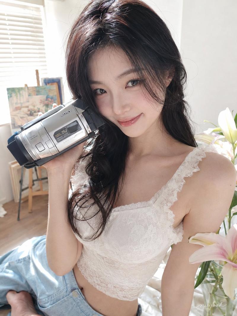 清冷纯欲居家画室写真