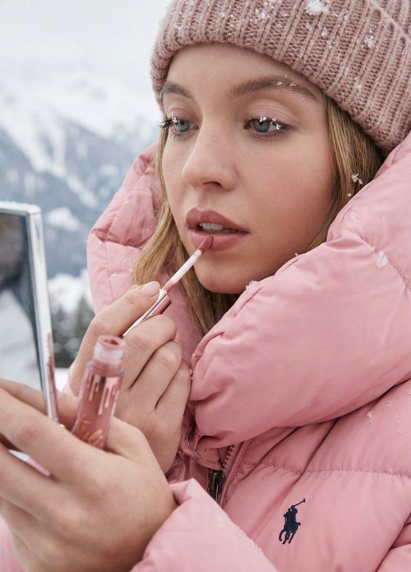 睫毛落雪与粉色冬衣的绝美妆容