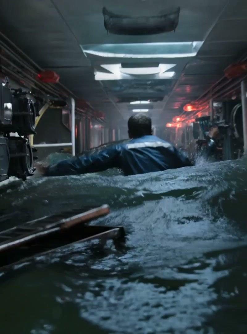 潜艇进水危机水手生死抢险