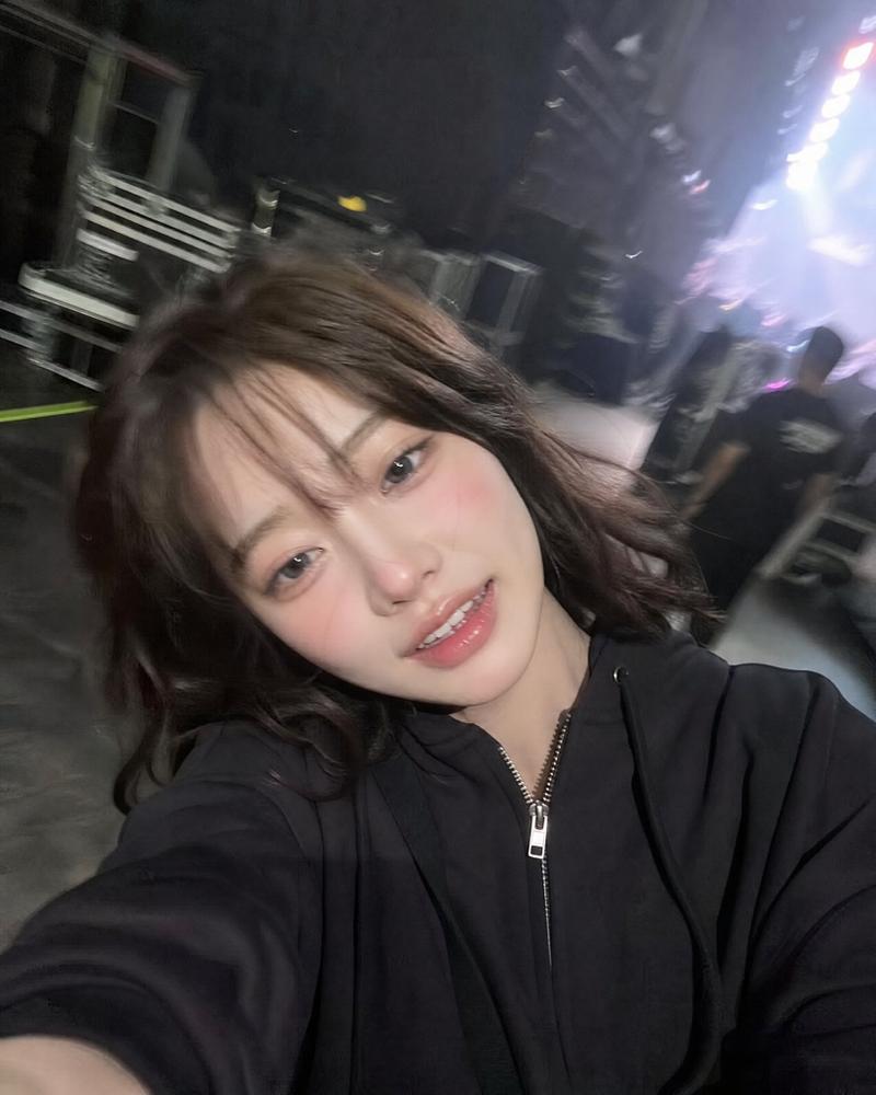 演唱会后台超写实iPhone前置自拍