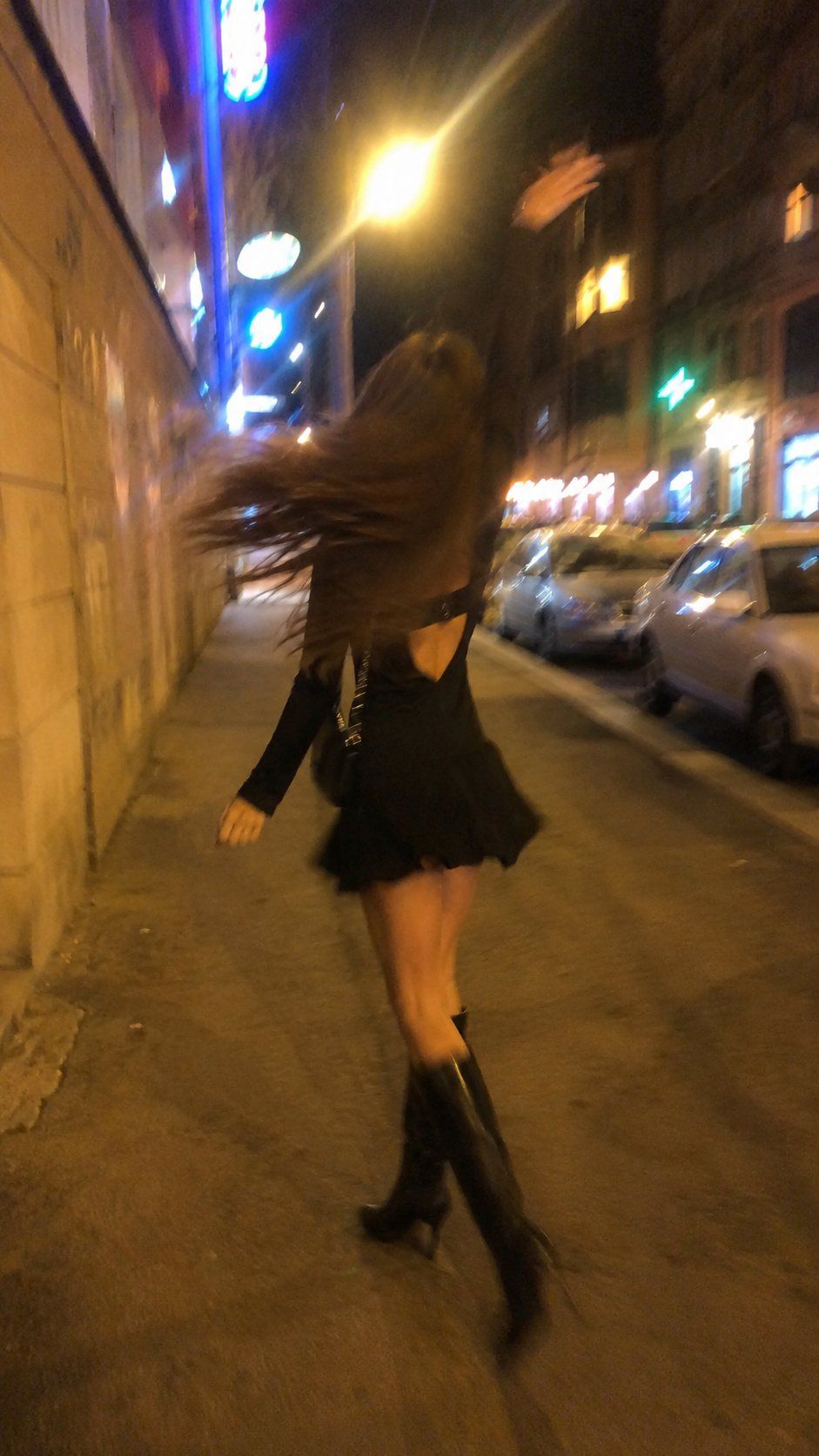街头夜生活动态模糊美女摄影