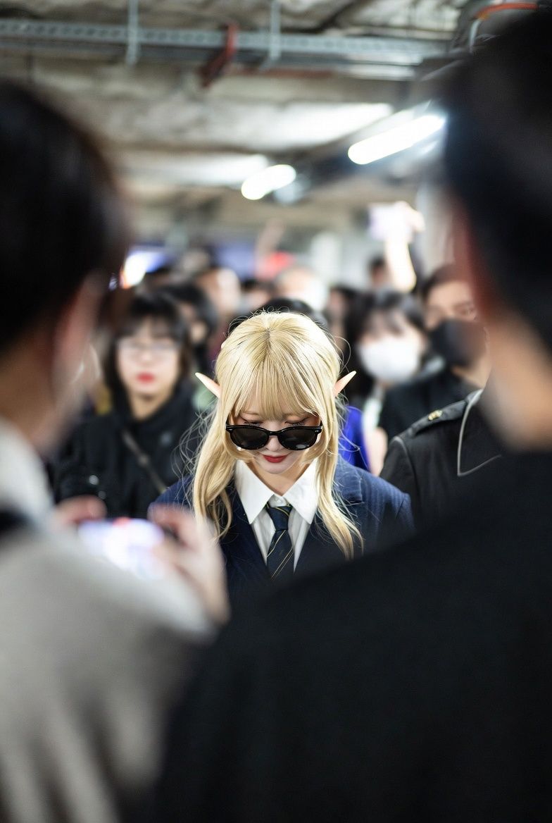 A gorgeously dressed Japanese elf 🧚 girl, in the underground garage scene, was 