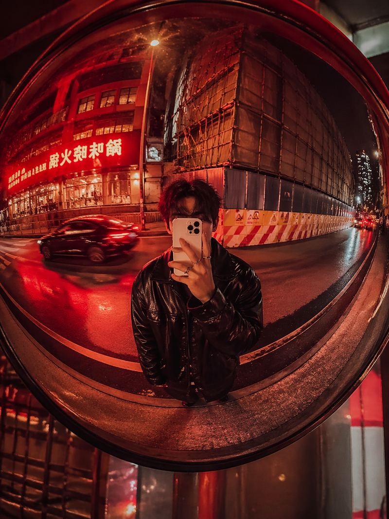 {"aspect_ratio": "3:4", "camera_lens": "fisheye lens", "effect": "slightly stron