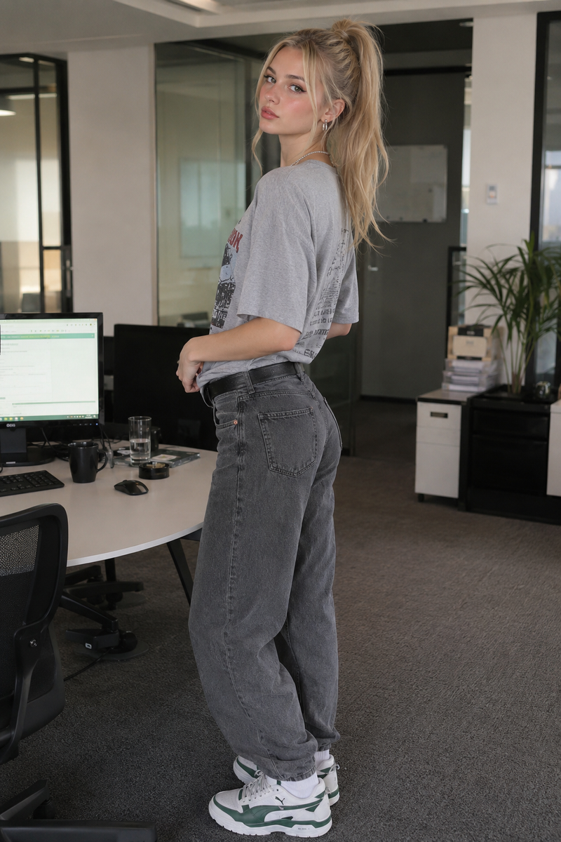 A caucasian in her 20s