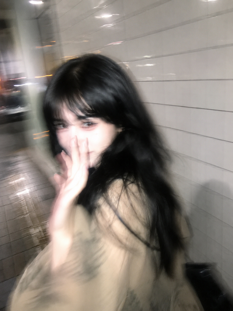 Ultra-realistic candid smartphone photo, 3:4 vertical