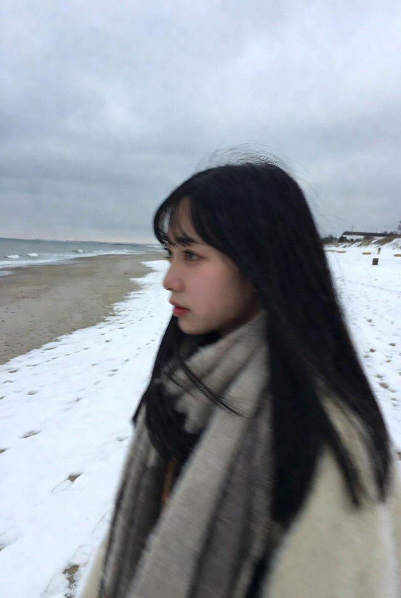 A low-quality photo that looks like it was taken by an amateur: a side-profile c