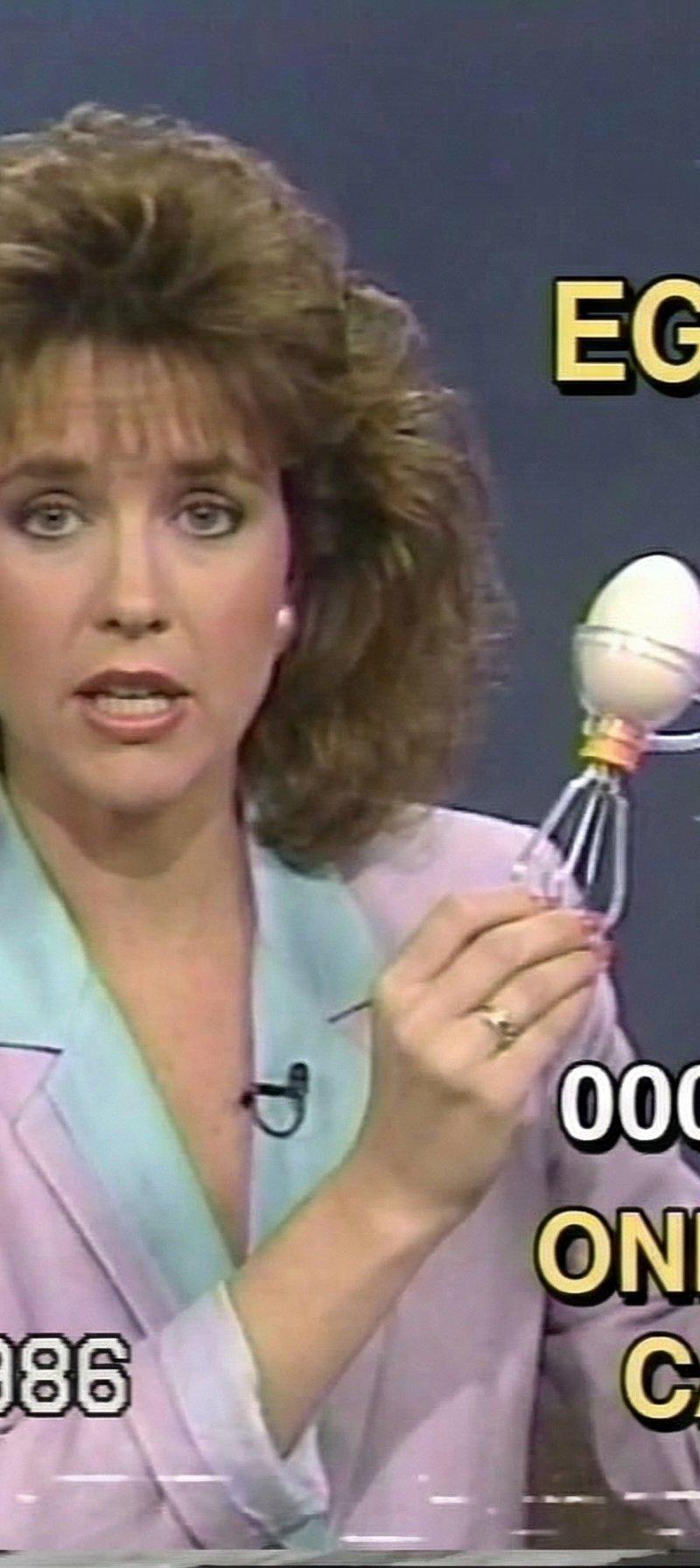 1986年购物频道VHS带中的无用小饰品