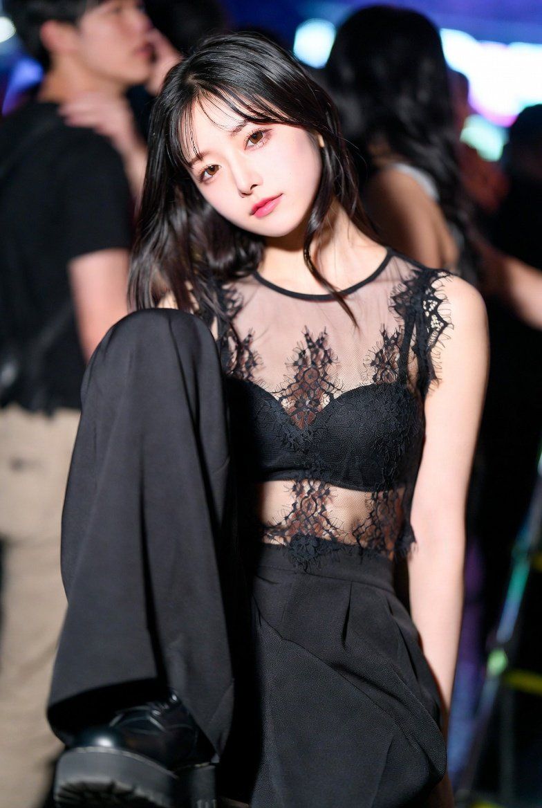 25岁日本美女的迪斯科派对造型