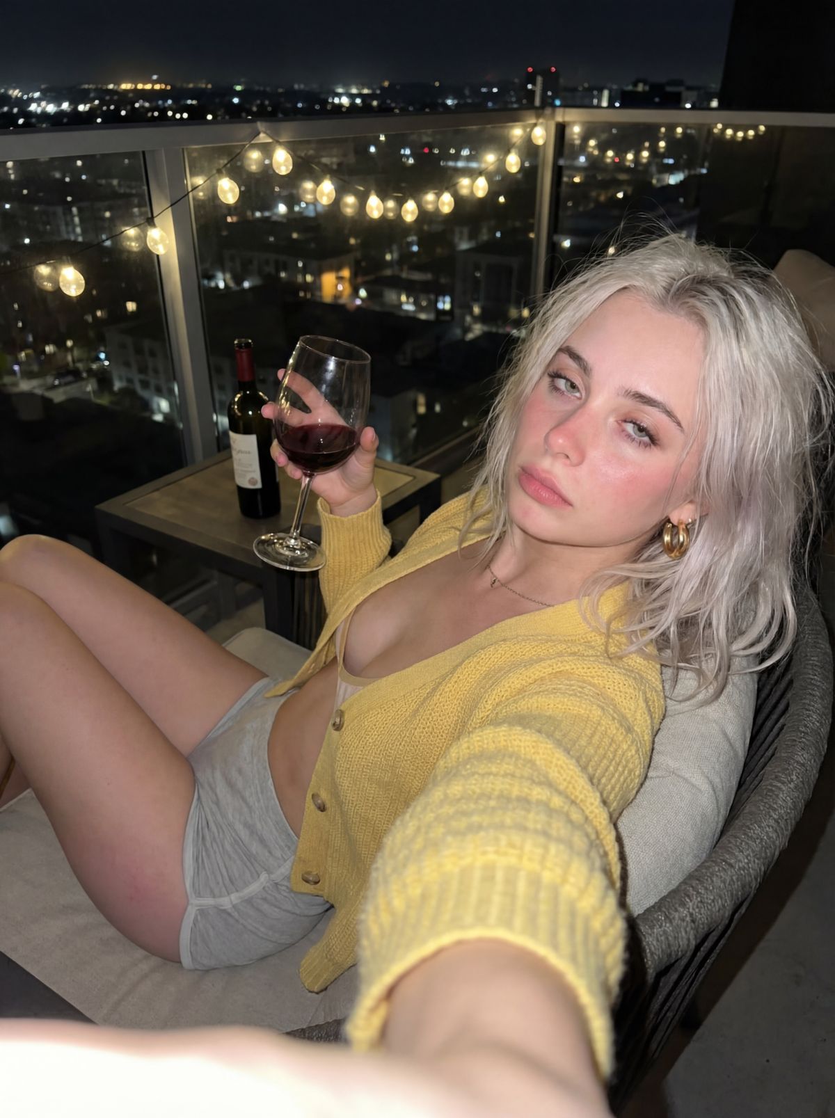 深夜阳台，酒意朦胧
