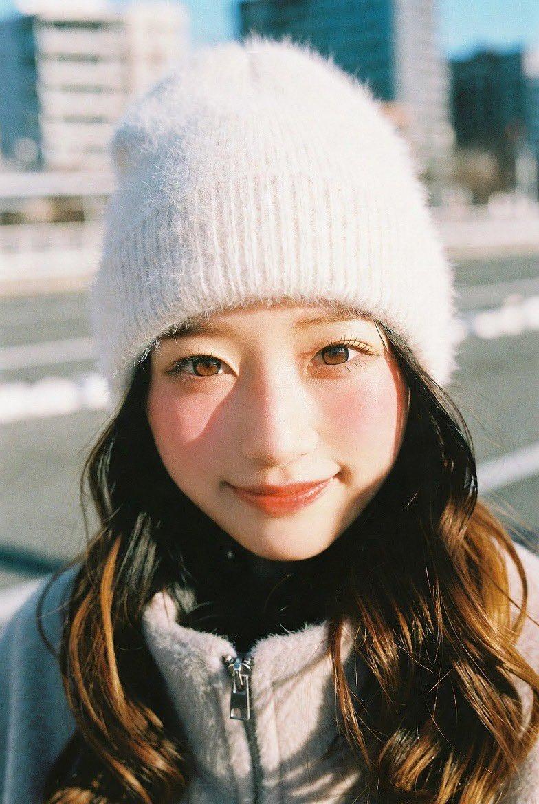 Y2K风格日本女偶像冬季城市街头写真