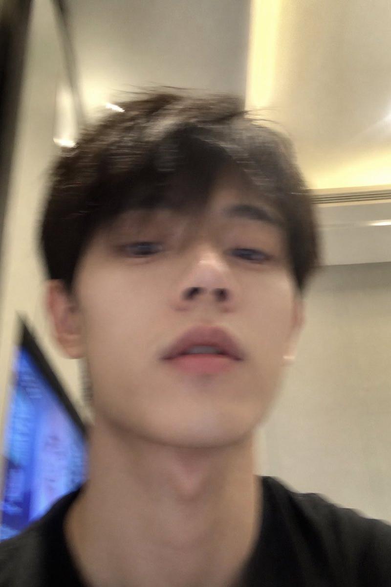AI 个性化 iPhone 自拍快照