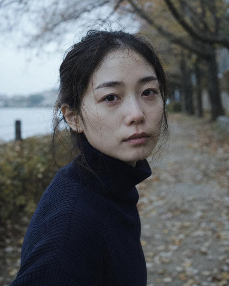 忧郁秋日日本女性肖像