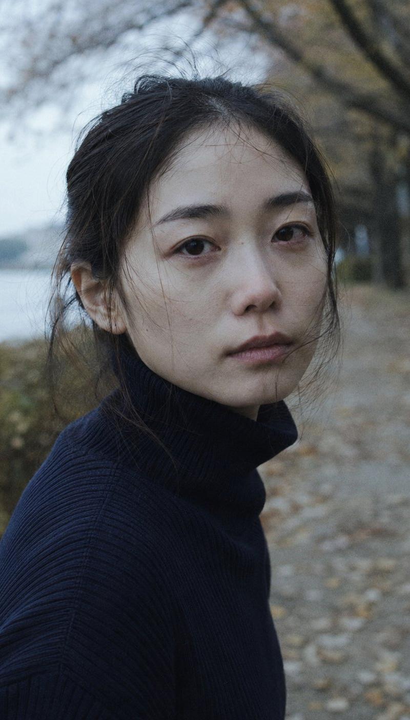 忧郁秋日日本女性肖像