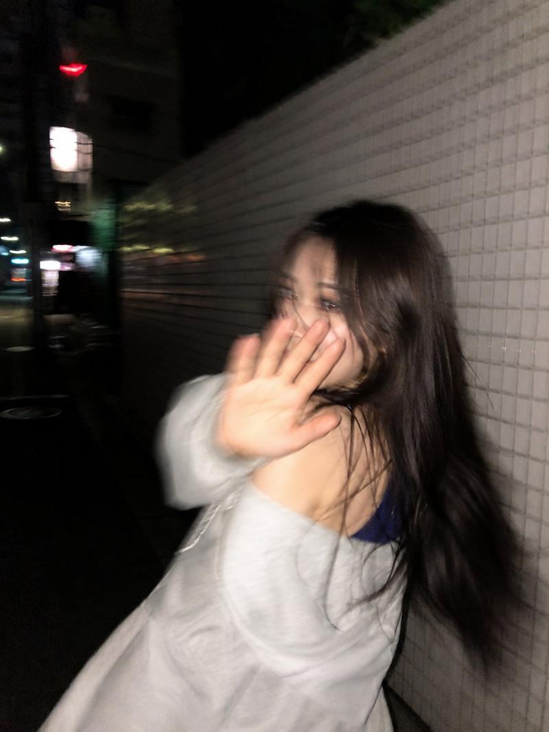 模糊的夜晚智能手机快照