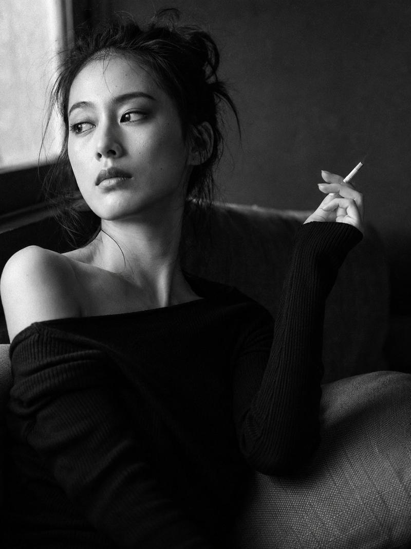 黑白日式人像