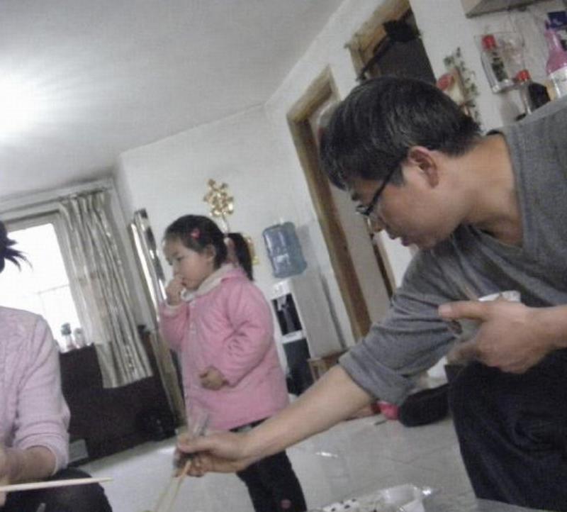 已打码的家庭快照